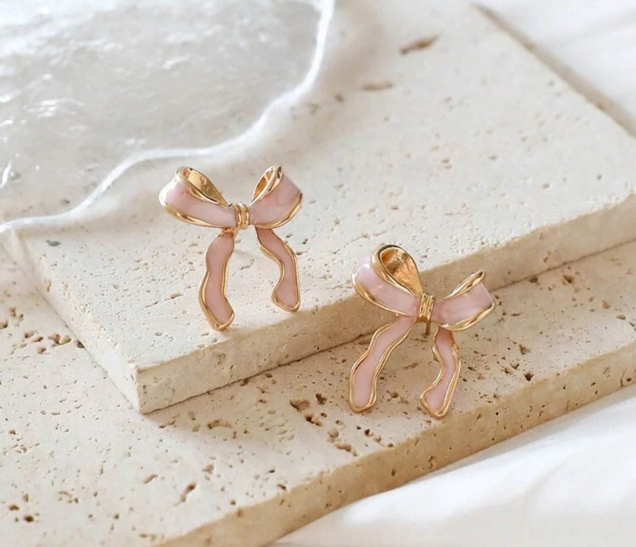 Bow earrings