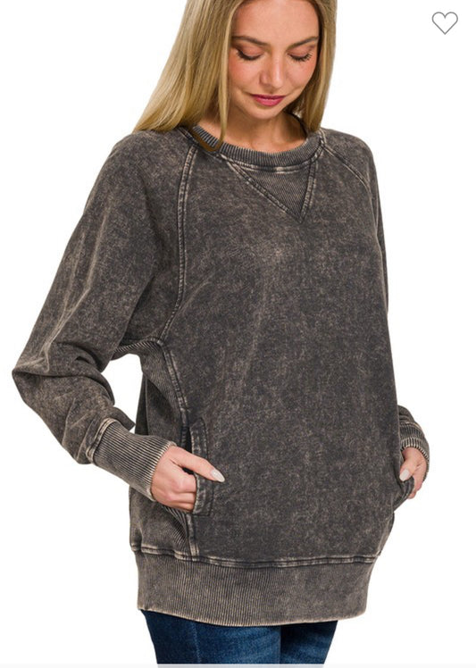 Black Mineral wash w pockets sweatshirt