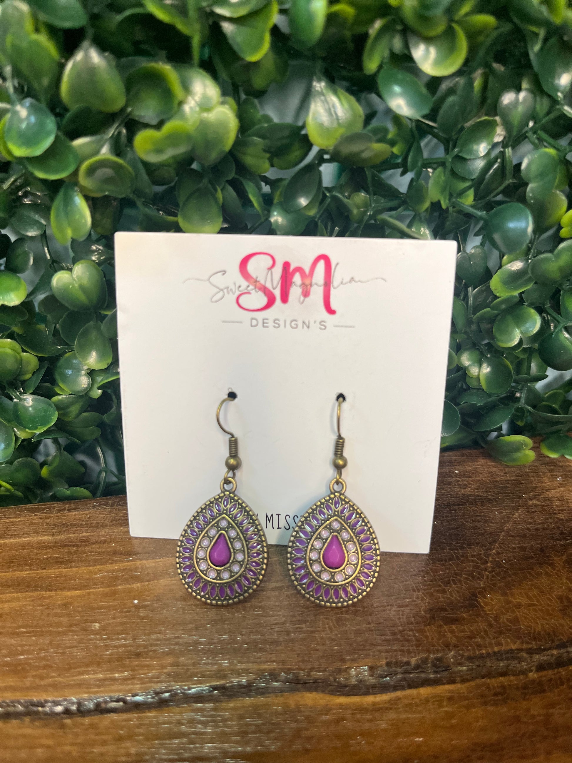 Dainty teardrop earrings Sweet Magnolia Boutique