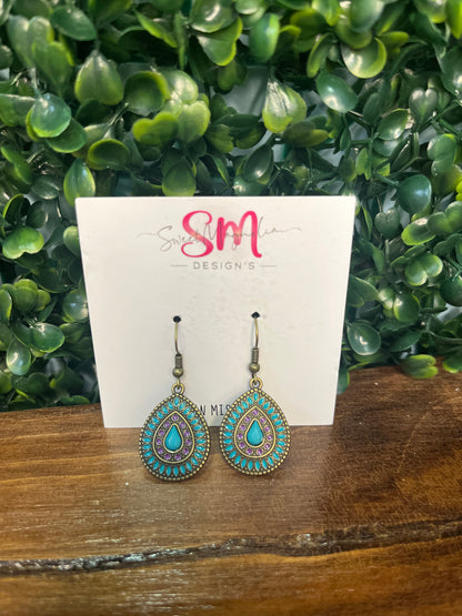 Dainty teardrop earrings Sweet Magnolia Boutique